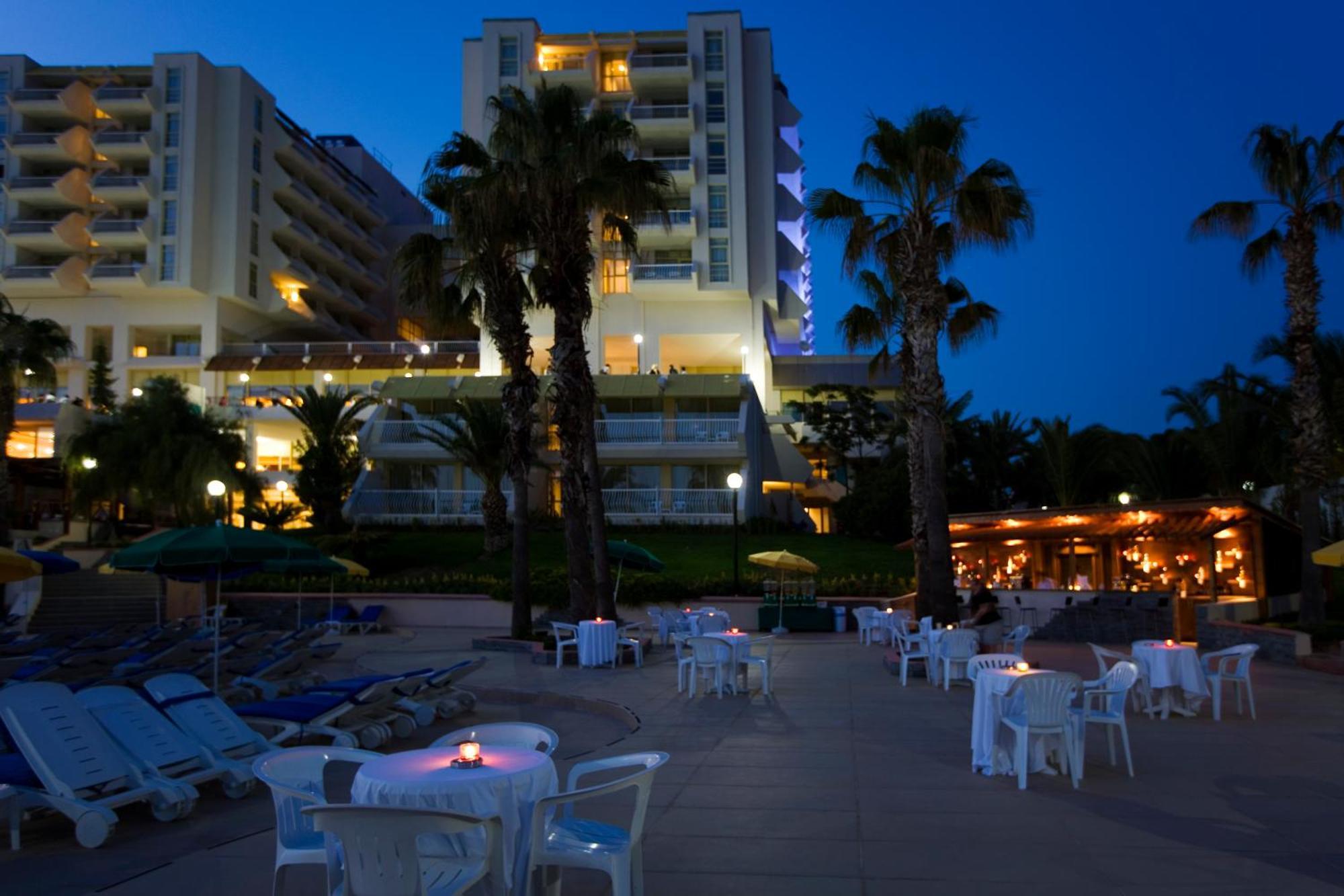 Fantasia Deluxe Hotel Kusadası Exteriör bild