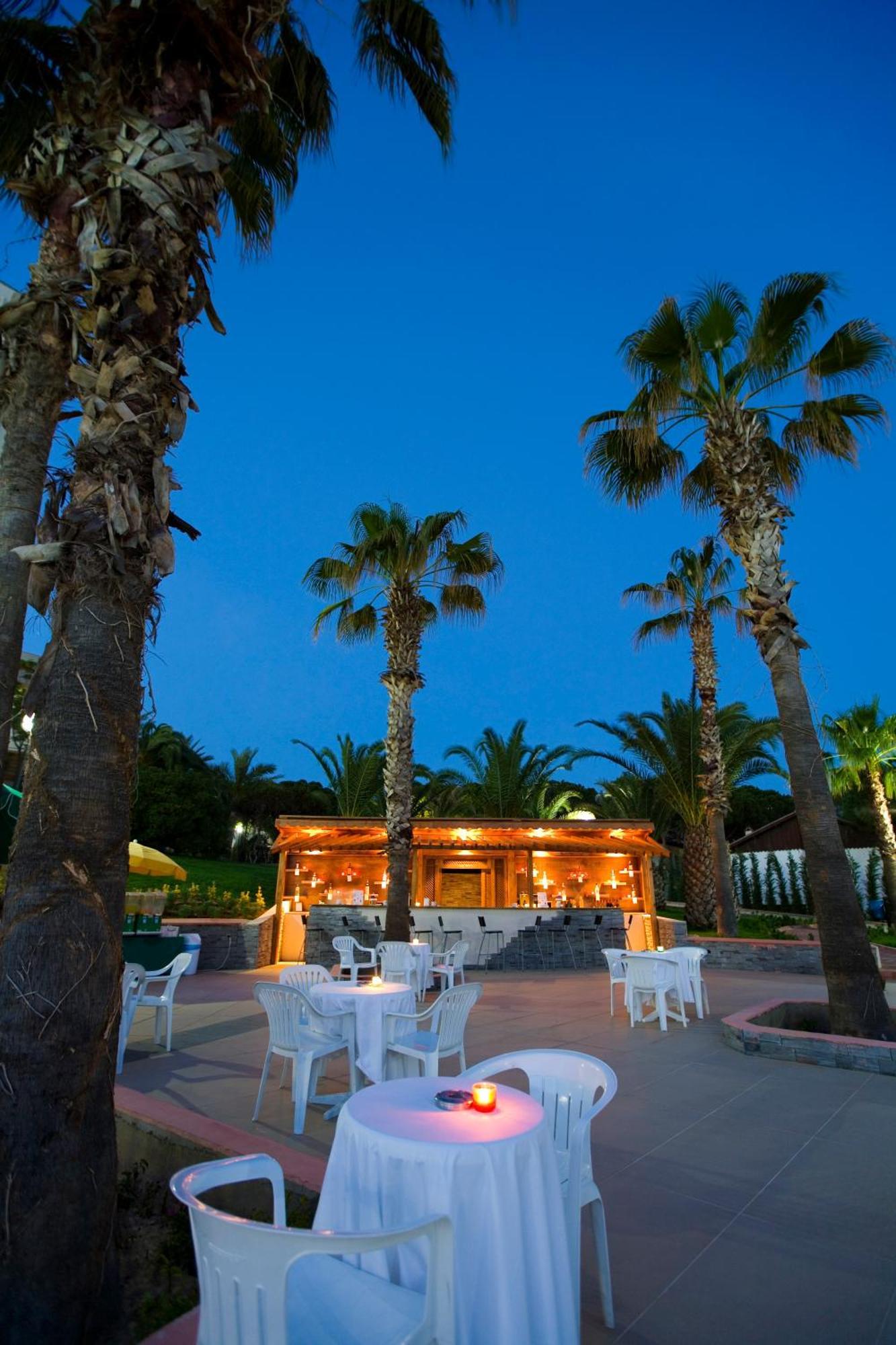 Fantasia Deluxe Hotel Kusadası Exteriör bild