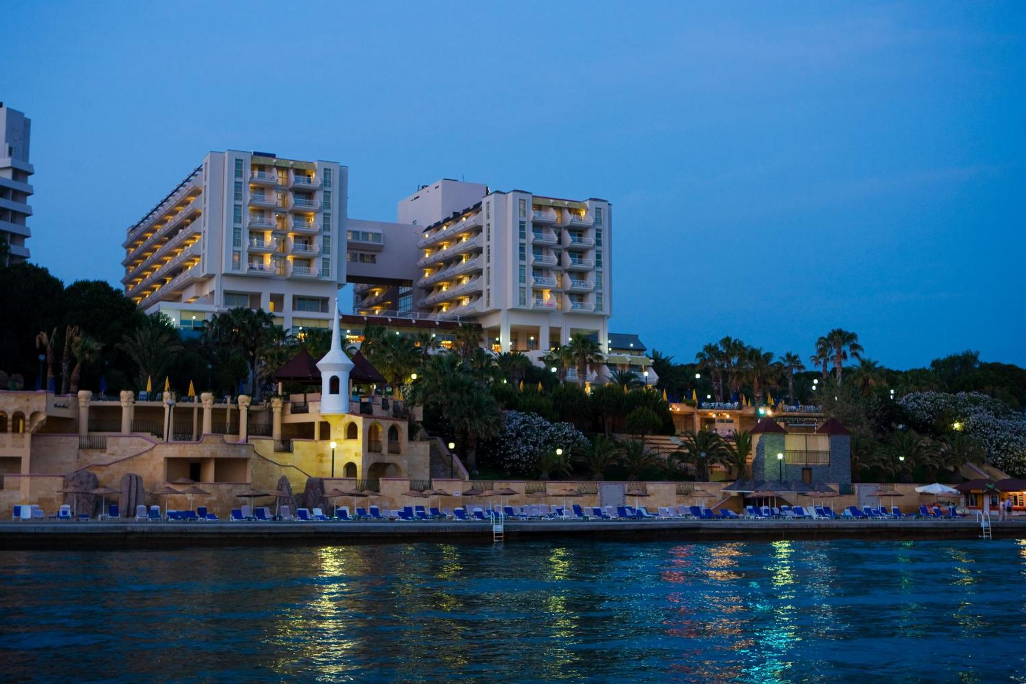 Fantasia Deluxe Hotel Kusadası Exteriör bild