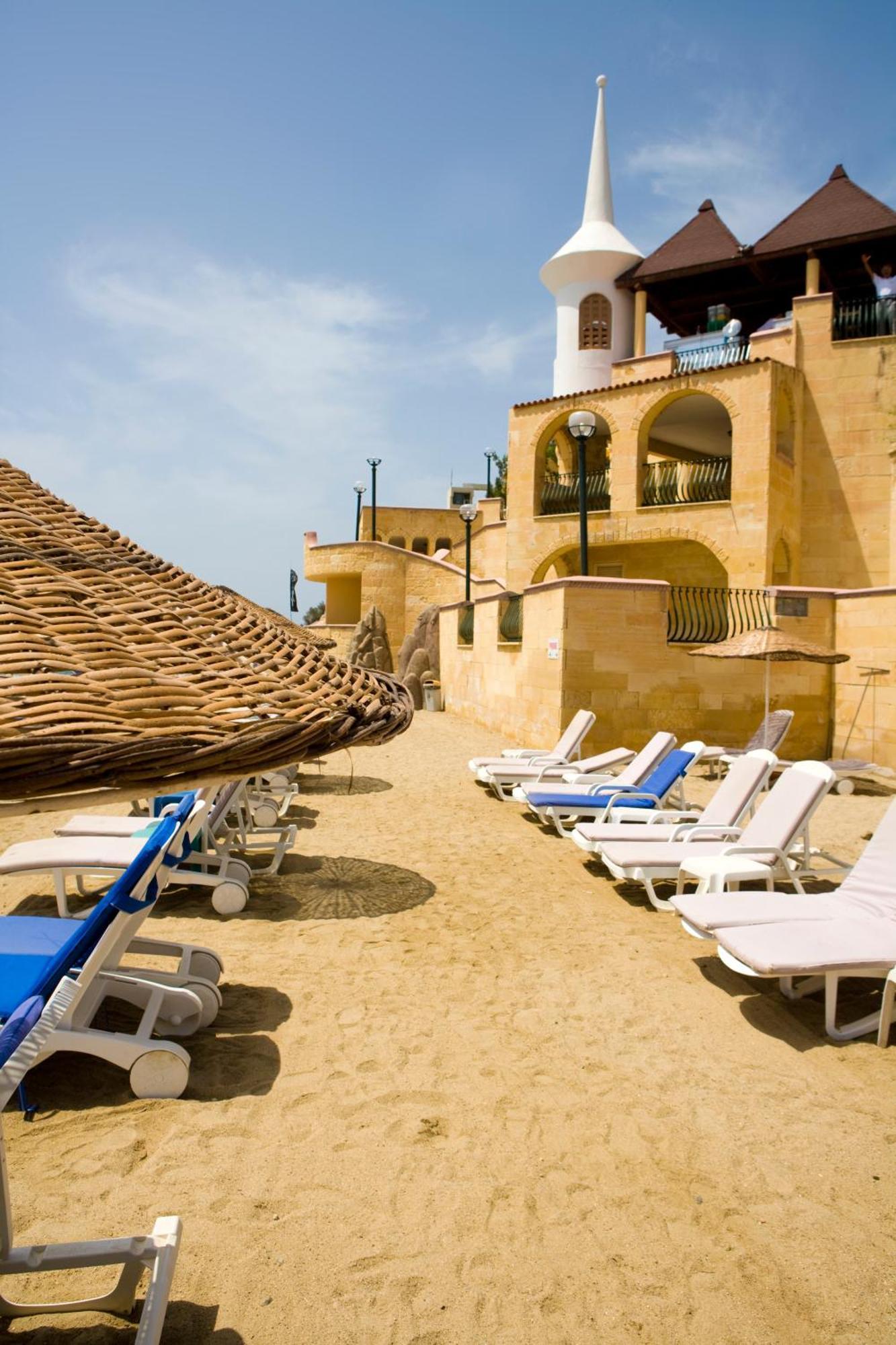 Fantasia Deluxe Hotel Kusadası Exteriör bild