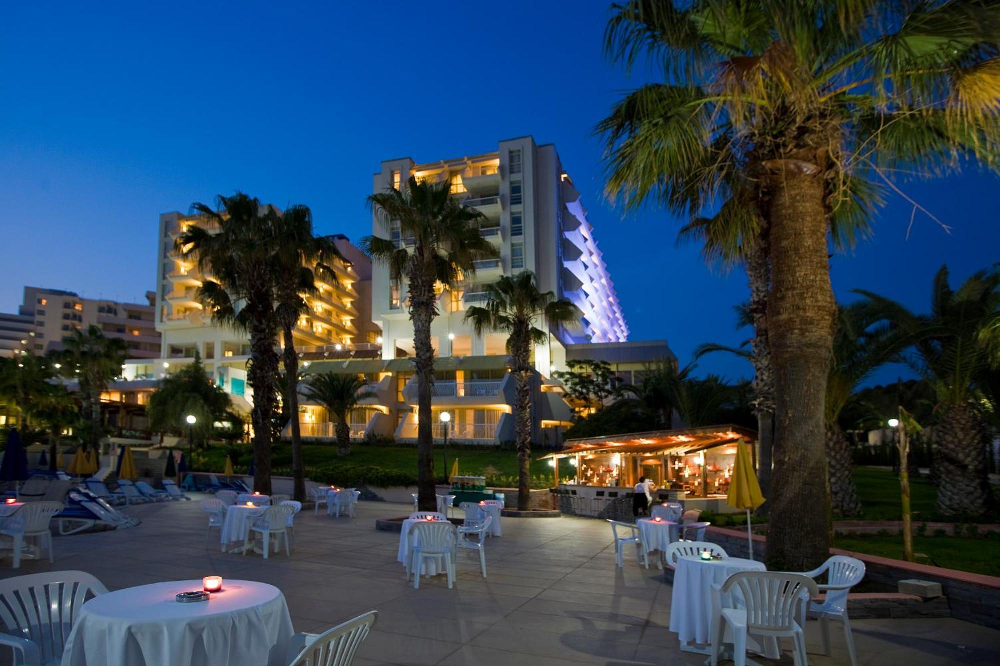 Fantasia Deluxe Hotel Kusadası Exteriör bild