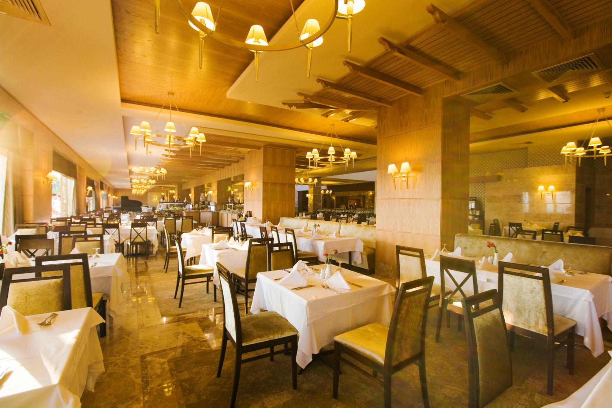 Fantasia Deluxe Hotel Kusadası Exteriör bild