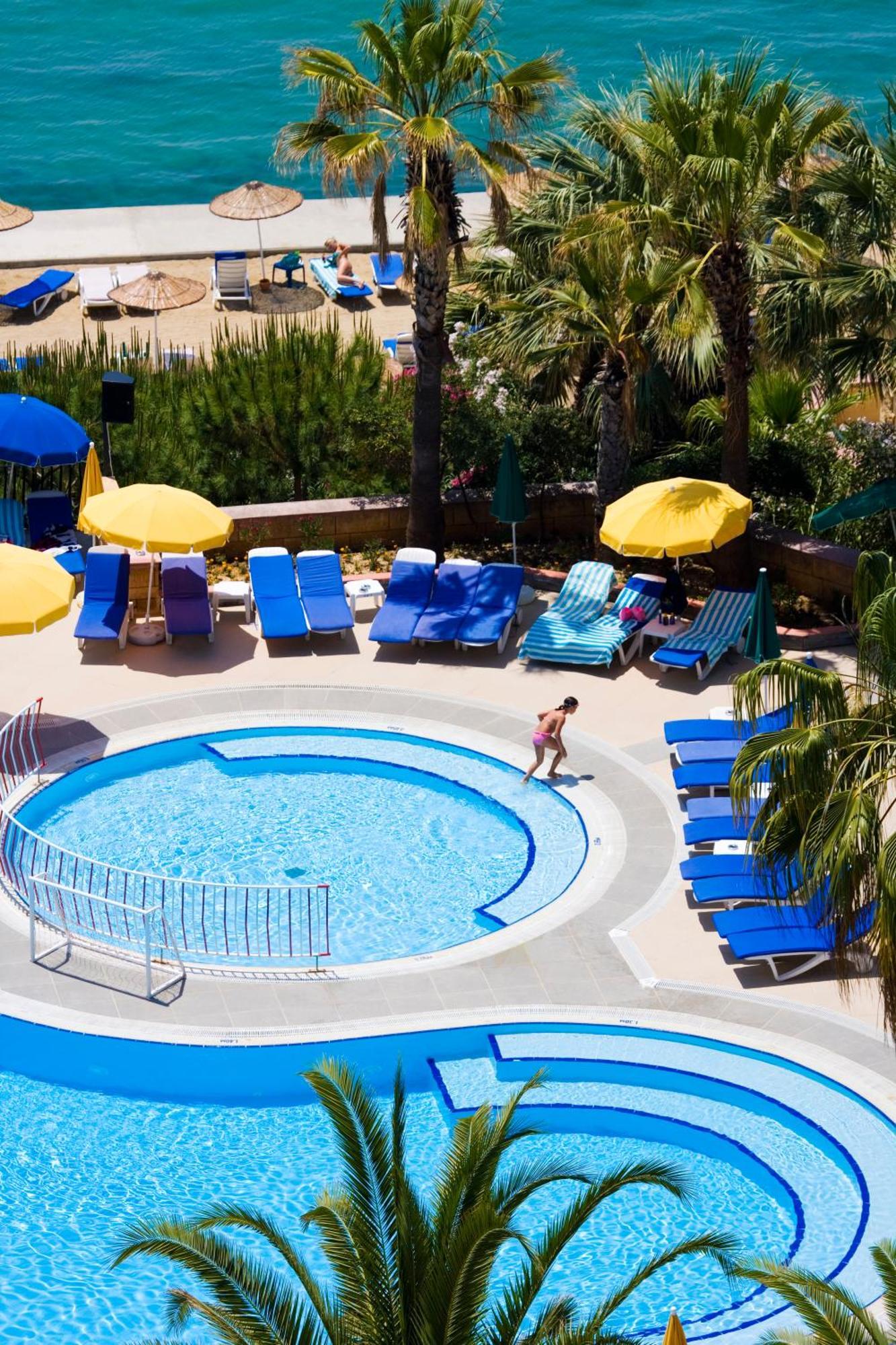 Fantasia Deluxe Hotel Kusadası Exteriör bild